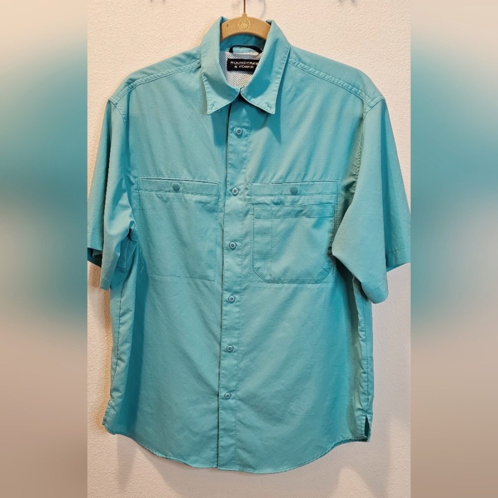 Roundtree and Yorke Men's short sleeve vented  Fishing shirt Size Medium